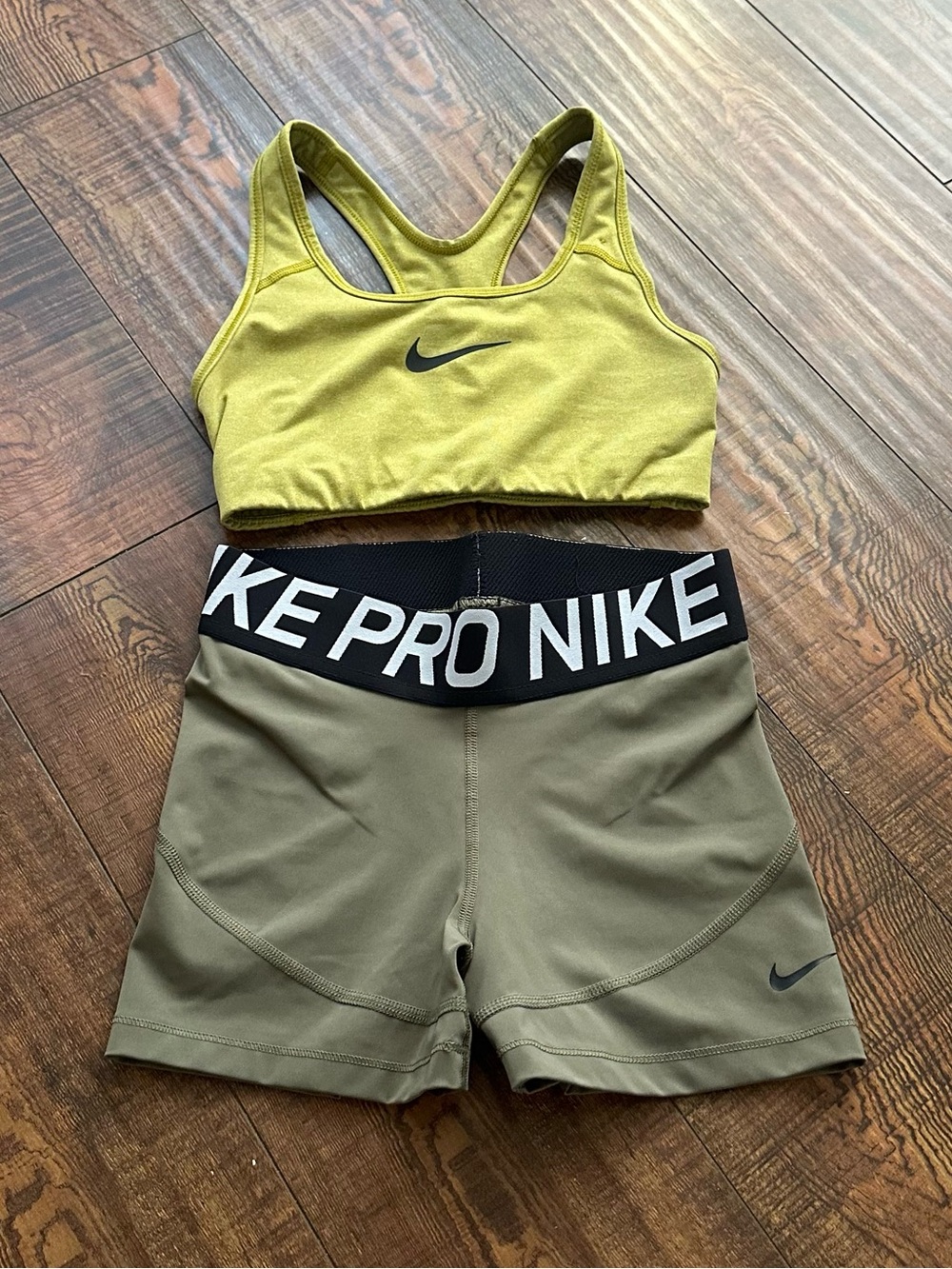 Nike Pro Bike Shorts with Sports Bra khaki